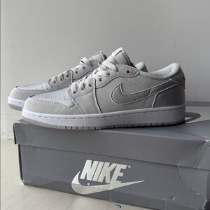 Air Jordan 1 Low OG Metallic Silver